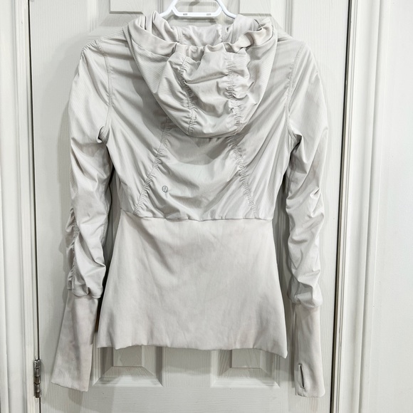 Lululemon jacket size 6 - Picture 2 of 6